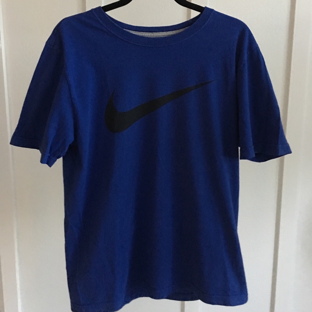 Blue Nike t-shirt size M